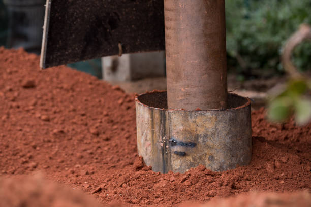 drilling rig slowly drills deeper - drill mining rock borehole imagens e fotografias de stock