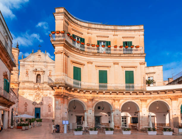 martina franca, puglia, italy: opinião da noite do plebiscito da piazza e do st. martin da catedral - martino - fotografias e filmes do acervo