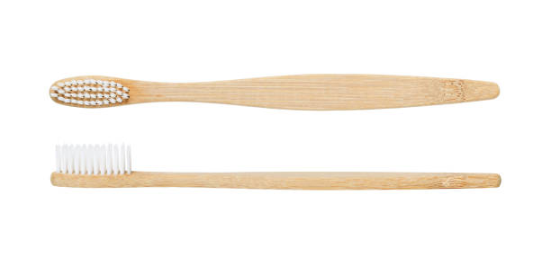bambusowa szczoteczka do zębów wyizolowana na białym tle - toothbrush zdjęcia i obrazy z banku zdjęć