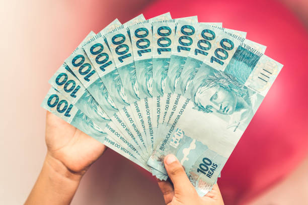 Money on hands Paper Currency, Currency, Brazilian Currency, Number 100, Hand brazilian currency photos stock pictures, royalty-free photos & images