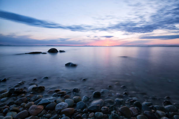 crescent beach at sunset, surrey, bc, canada - seixo imagens e fotografias de stock