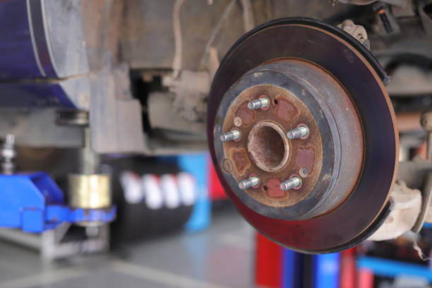 istock Hub with bearing, in the garage. 1137659206