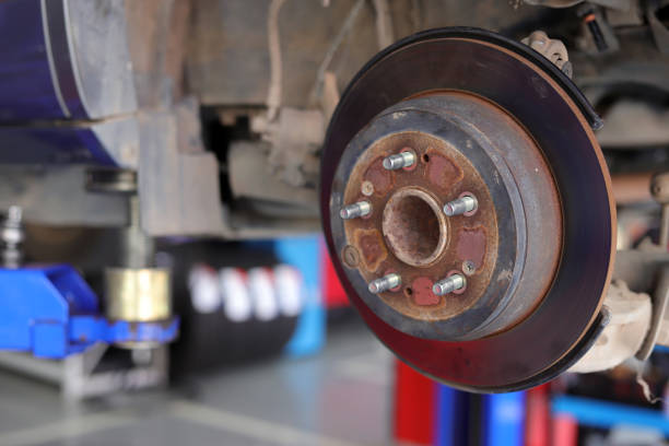 istock Hub with bearing, in the garage. 1137660461