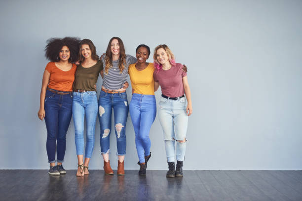 istock Hold onto good friends 1137700398