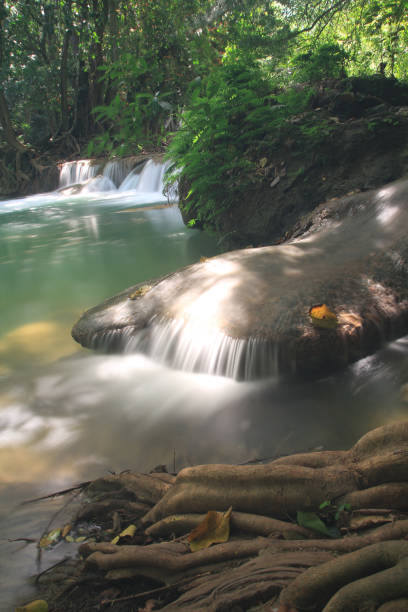 wodospady w parku narodowym - travel travel locations nature erawan zdjęcia i obrazy z banku zdjęć