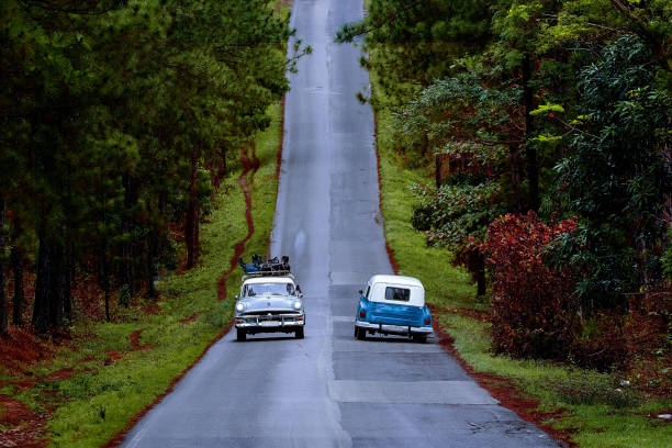 istock Havana retro car 1137735898