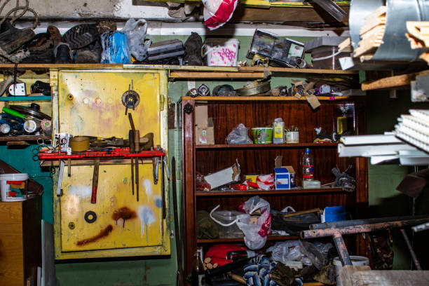 istock Trash in the garage, piled up different old things 1137739287