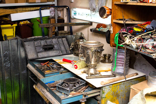 istock Trash in the garage, piled up different old things 1137739316