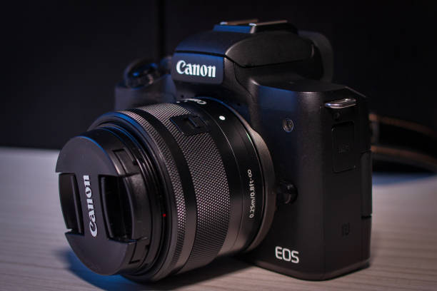 canon eos m50 - camaras reflex canon fotografías e imágenes de stock