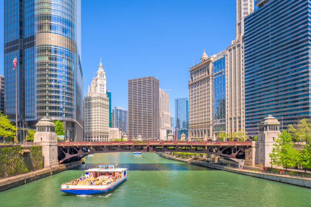 istock Chicago, Illinois, USA sightseeing 1137761126