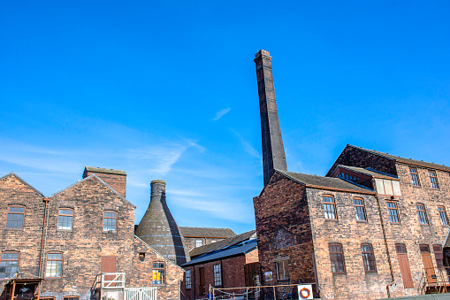 04/05/2018.Stoke on Trent,UK.Historic buildings of potteries with bottle oven located on banks of Trent and Mersey canal in Stoke on Trent, Staffordshire,Uk.Popular tourists attraction and destination.Industrial architecture.