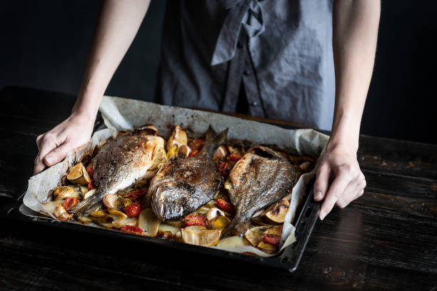 baked fish - prepared fish fish grilled close up imagens e fotografias de stock