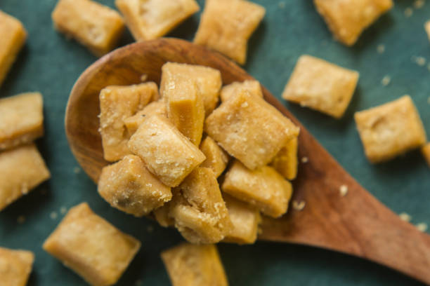 istock Crunchy Namkeen matar 1137792290