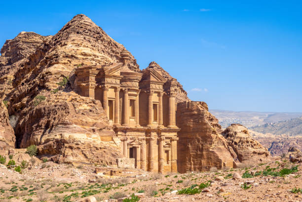 el monasterio de petra - jordania fotografías e imágenes de stock
