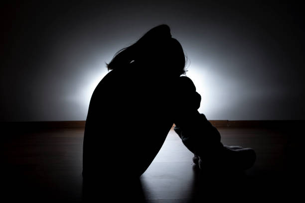 tristesse de l'enfant - teenager depression sadness violence photos et images de collection