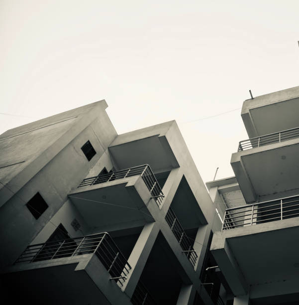 high rise modern architectural building - pattern classical greek london england city imagens e fotografias de stock