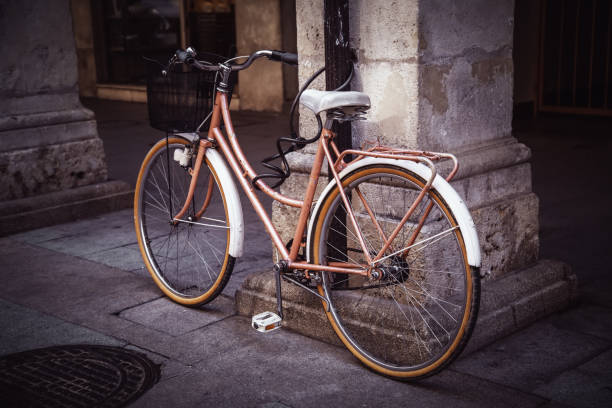 istock Old bicycle in the city 1137807711