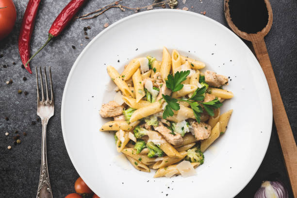 istock Healthy vegetarian pasta with broccoli and parsley 1137822367