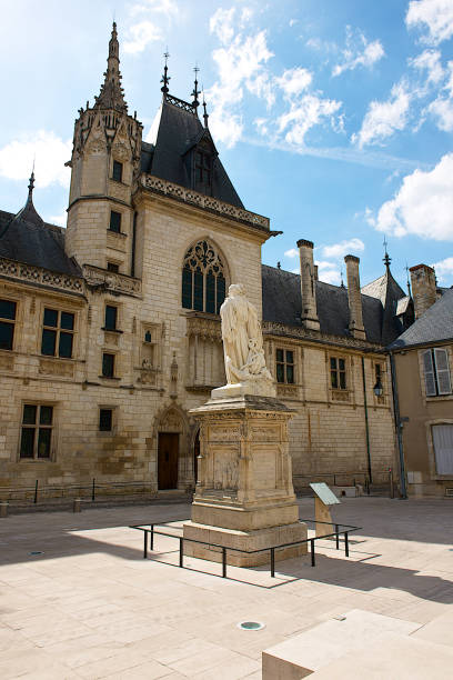 palazzo di jacques coeur a bourges, francia. - cher foto e immagini stock