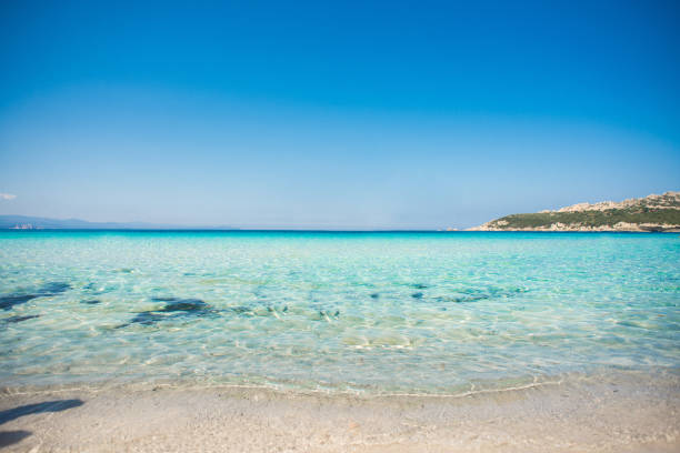 strand von rena di ponente, insel sardinien, italien. la colba bay. - ponente stock-fotos und bilder