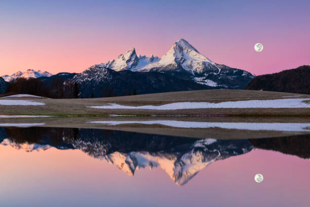 watzmann in alpen mit vollmond-nationalpark berchtesgaden - watzmann stock-fotos und bilder