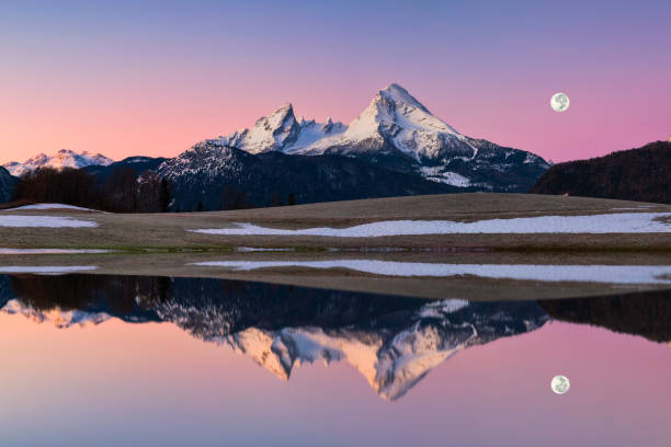 알프스의 watzmann과 보름달-국립 공원 베 르 히 테 스가 덴 - mountain sunrise scenics european alps 뉴스 사진 이미지