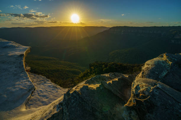 istock sunset at lincolns rock, blue mountains, australia 58 1137900662