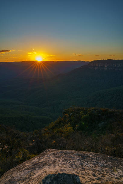 istock sunset at lincolns rock, blue mountains, australia 64 1137904180