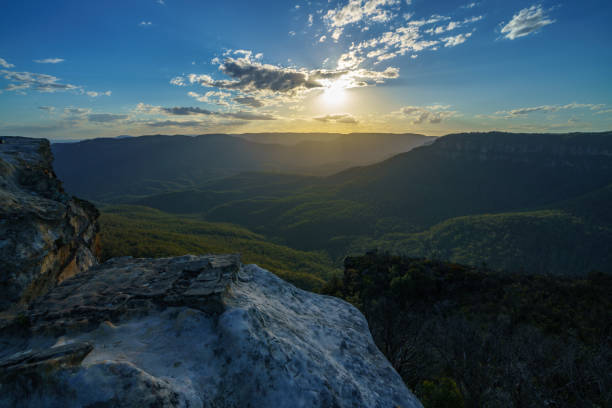 istock sunset at lincolns rock, blue mountains, australia 31 1137907985
