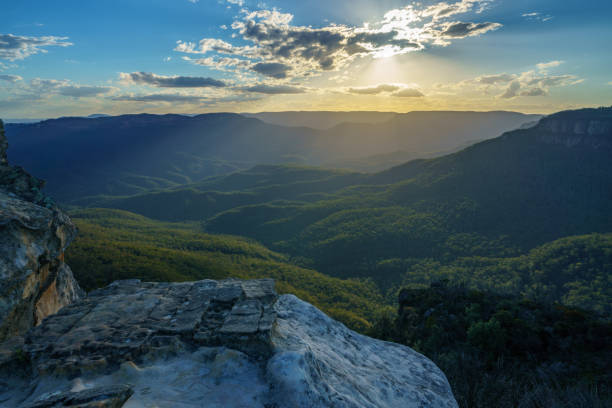 istock sunset at lincolns rock, blue mountains, australia 28 1137908657
