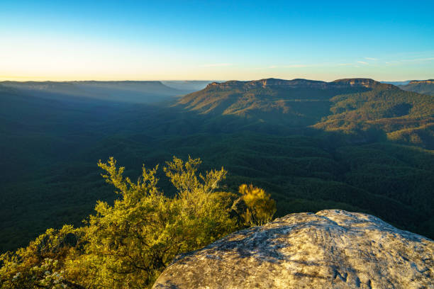 istock sunrise at sublime point, blue mountains, australia 36 1137913127