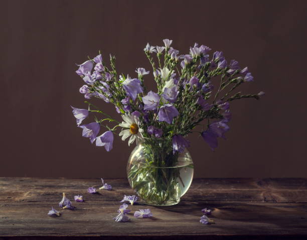 istock Beautiful bell shaped flowers bouquet 1137913573