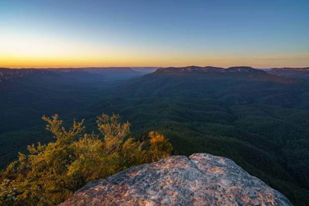 istock sunrise at sublime point, blue mountains, australia 22 1137914307