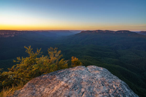 istock sunrise at sublime point, blue mountains, australia 18 1137914491