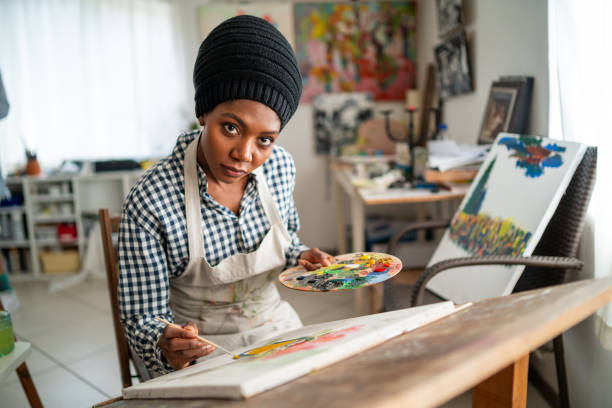 istock Young afro woman drawing 1137914554
