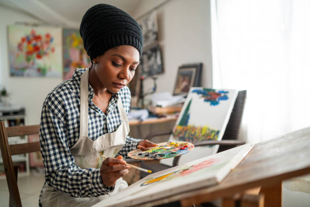 istock Young afro woman drawing 1137914564