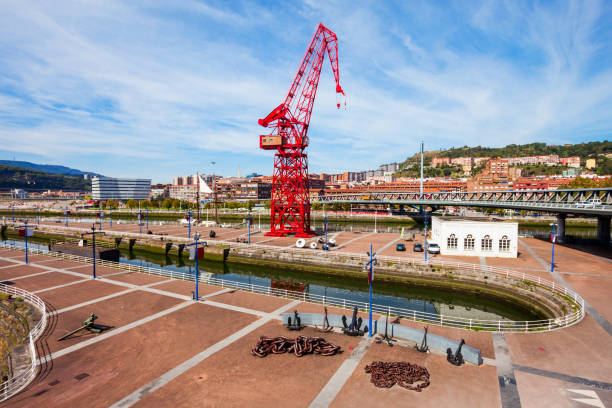 red crane in bilbao, spain - old crane blue sky imagens e fotografias de stock