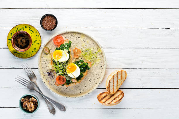 istock Sandwich with spinach, egg and tomatoes. croissant. Breakfast. In the plate. Top view. Flat lay composition Free copy space. 1137953184