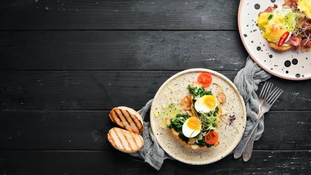 istock Sandwich with spinach, egg and tomatoes. croissant. Breakfast. In the plate. Top view. Flat lay composition Free copy space. 1137960972