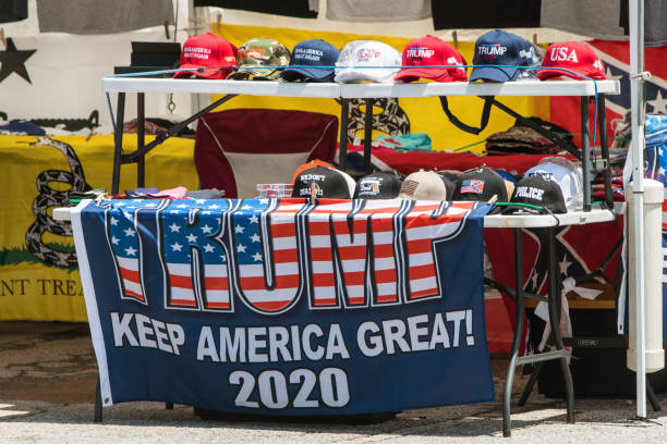donald trump merchandise on sale at georgia outdoor popup market - donald trump presidente dos estados unidos imagens e fotografias de stock