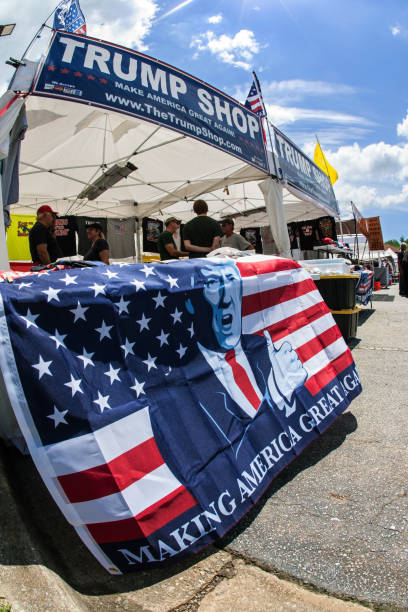 donald trump merchandise on display at georgia outdoor popup market - donald trump presidente dos estados unidos imagens e fotografias de stock