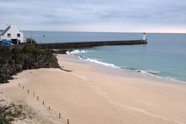 istock Mole dike from Raoulic to Audierne 1137968750
