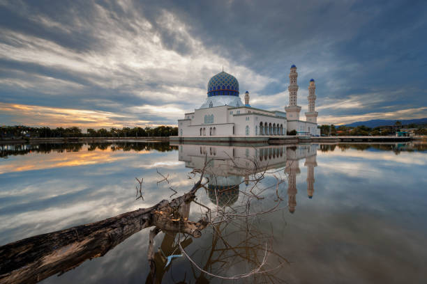 istock Likas mosque Sabah landscape 1137970866