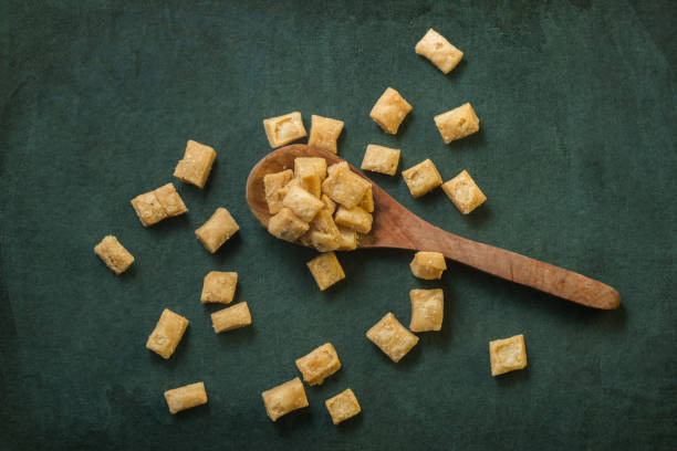 istock Crunchy Namkeen matar 1137984270