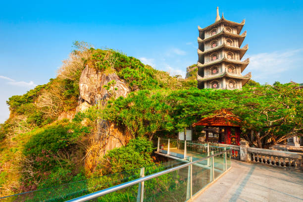 pagoda at marble mountains, danang - nuoc imagens e fotografias de stock