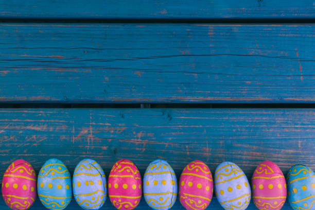 istock Easter choclate eggs, blue wooden bench, Paasdecoratie, paas eitjes, easter background 1137991448