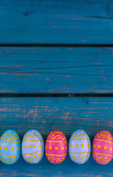 istock Easter choclate eggs, blue wooden bench, Paasdecoratie, paas eitjes, easter background 1137991475