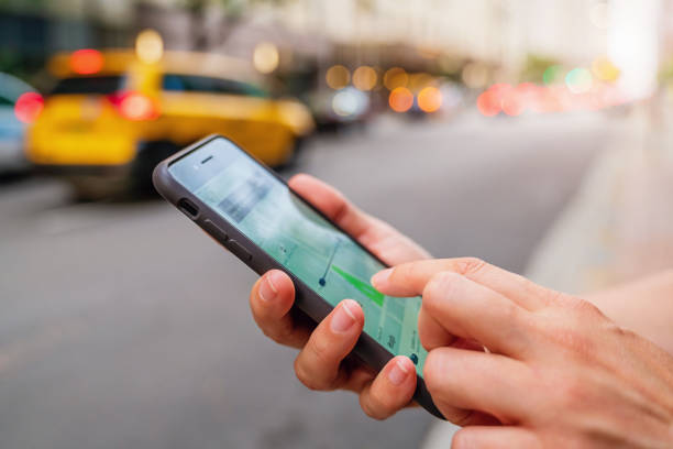 uber タクシーアップル iphone シカゴ市 - 4593 ストックフォトと画像
