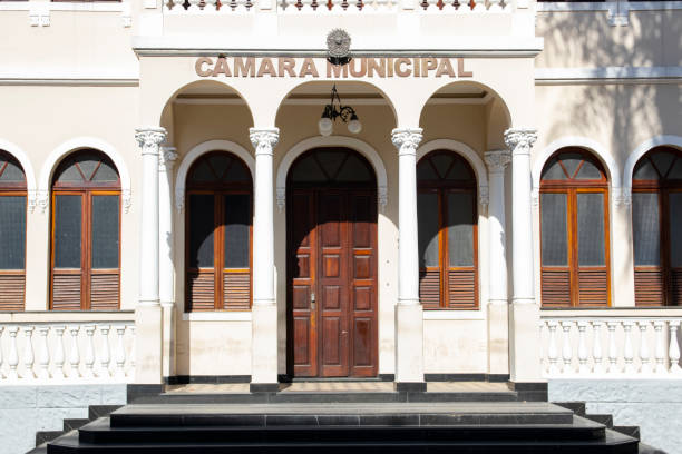 facade of a town hall (câmara municipal) in portuguese language
