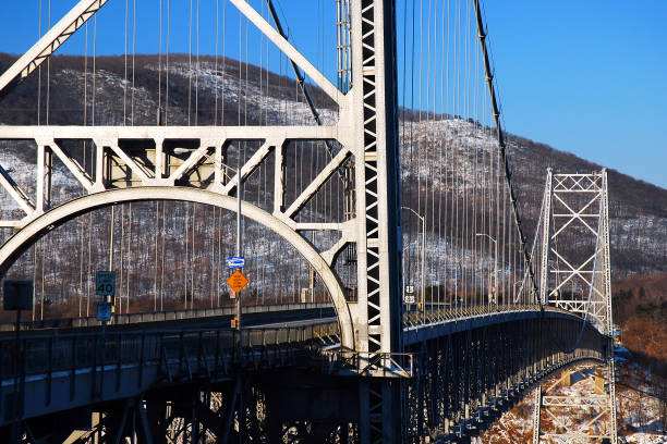 el puente bear mountain - bear mountain bridge fotografías e imágenes de stock